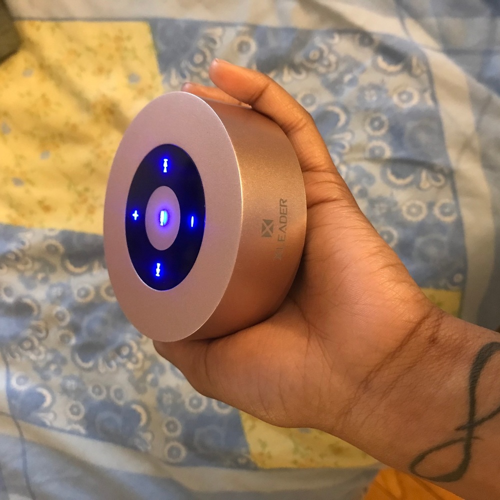 XLEADER BLUETOOTH TOUCH SCREEN SPEAKER